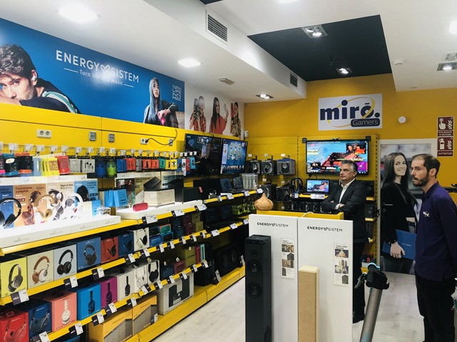 Miró Electrodomésticos inaugura su primera pop-up store en el Centro  Comercial Màgic de Badalona - Electroimagen